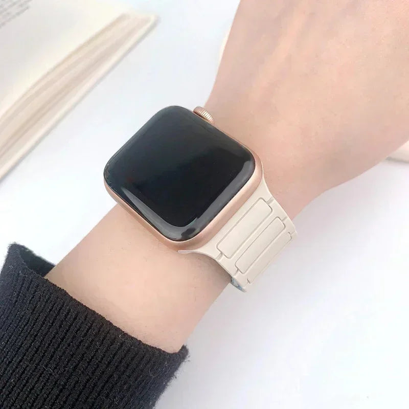 Magnetic Strap for Apple Watch Band 45mm 44 mm 40mm 46mm 41mm 42mm 38 Silicone Bracelet iWatch Series 8 7 6 Se 9 10 Ultra2 49mm