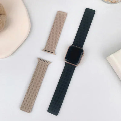 Magnetic Strap for Apple Watch Band 45mm 44 mm 40mm 46mm 41mm 42mm 38 Silicone Bracelet iWatch Series 8 7 6 Se 9 10 Ultra2 49mm