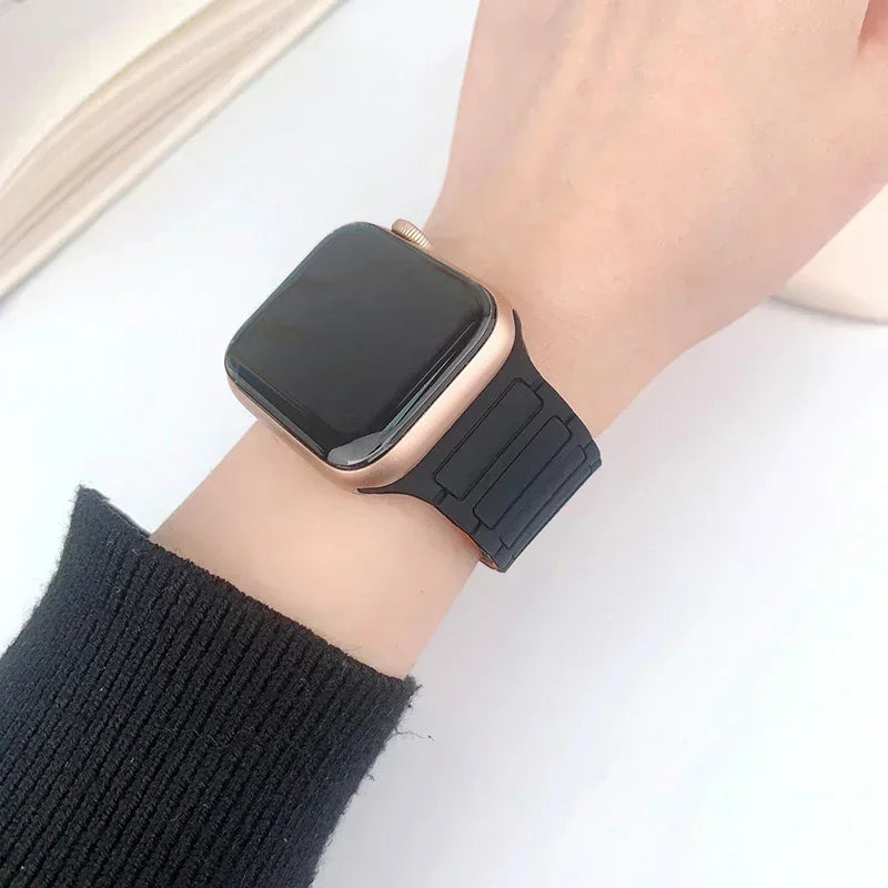 Magnetic Strap for Apple Watch Band 45mm 44 mm 40mm 46mm 41mm 42mm 38 Silicone Bracelet iWatch Series 8 7 6 Se 9 10 Ultra2 49mm