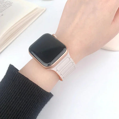 Magnetic Strap for Apple Watch Band 45mm 44 mm 40mm 46mm 41mm 42mm 38 Silicone Bracelet iWatch Series 8 7 6 Se 9 10 Ultra2 49mm